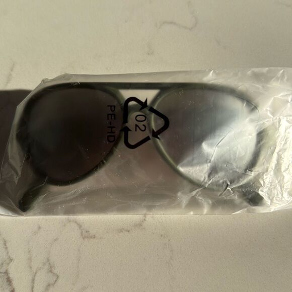 Janie and Jack Boy Aviator Sunglasses in Olivine Size 2T-4 - Picture 2 of 2